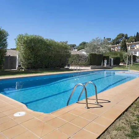 Homestay Con Piscina Comunitaria Y Parking27 *